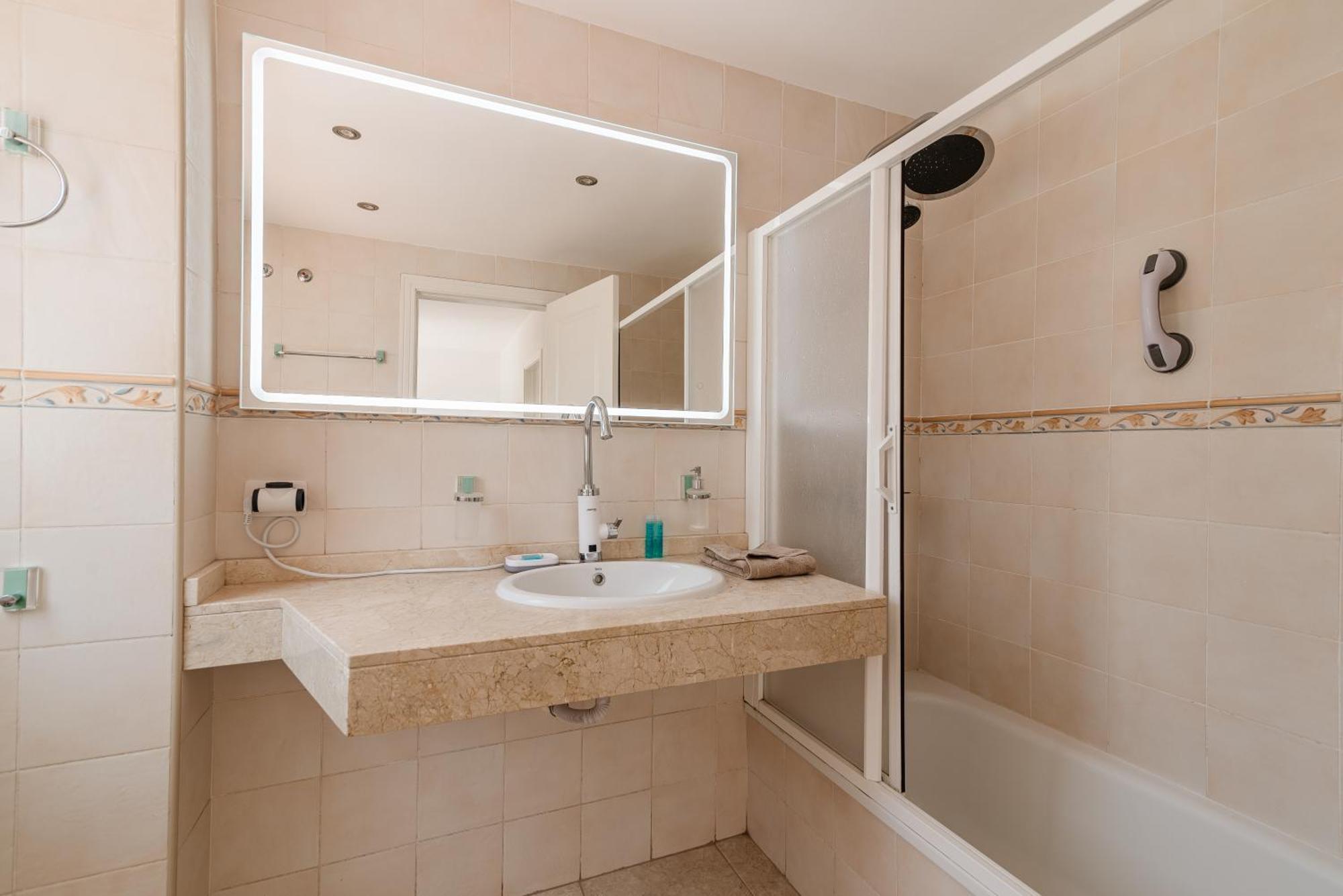Comfortable 4-Bedroom Villa With Private Gardens Costa Adeje (Tenerife) Exterior foto