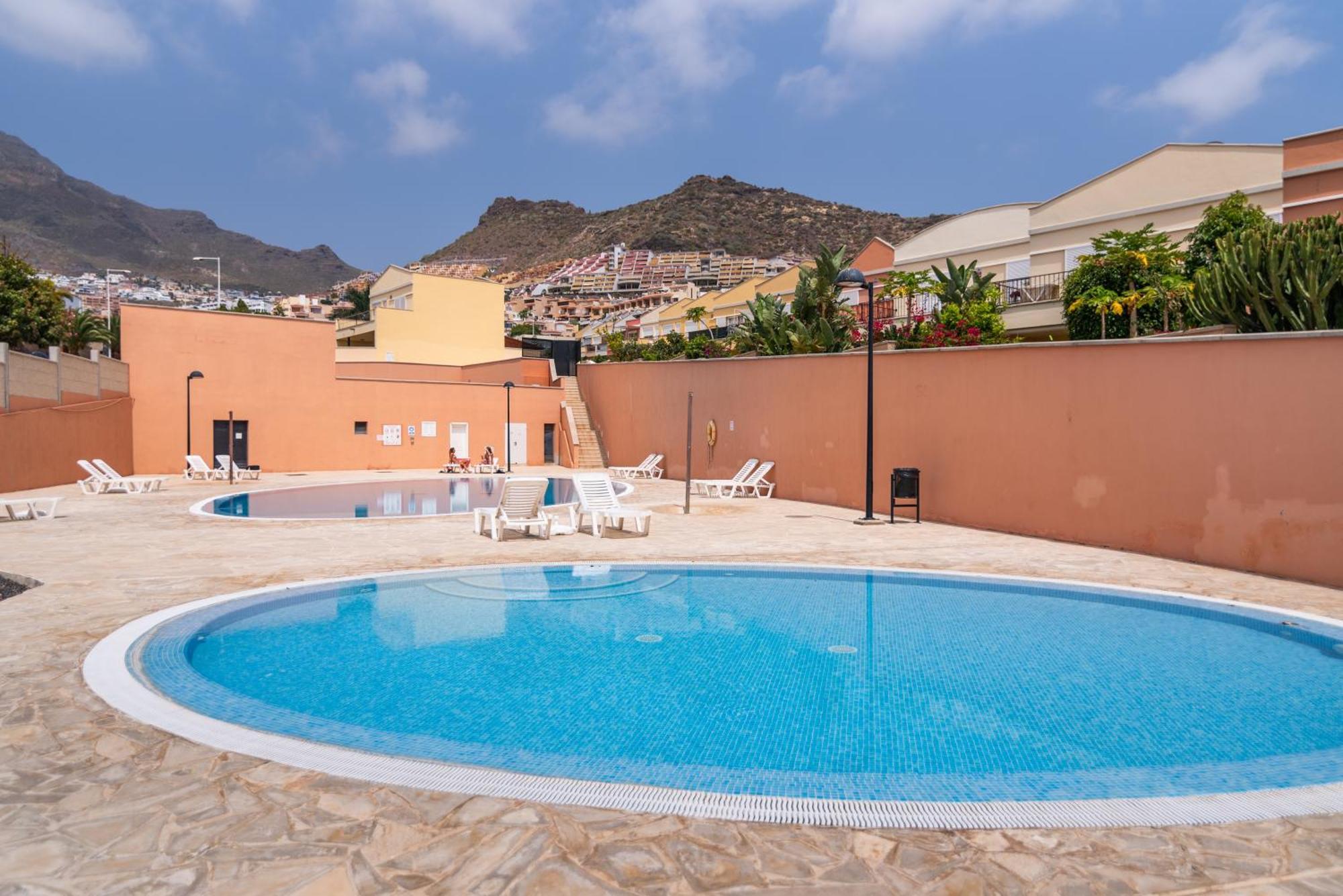 Comfortable 4-Bedroom Villa With Private Gardens Costa Adeje (Tenerife) Exterior foto